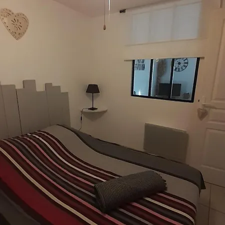 Appartement Bas De Villa, Vue Carqueiranne