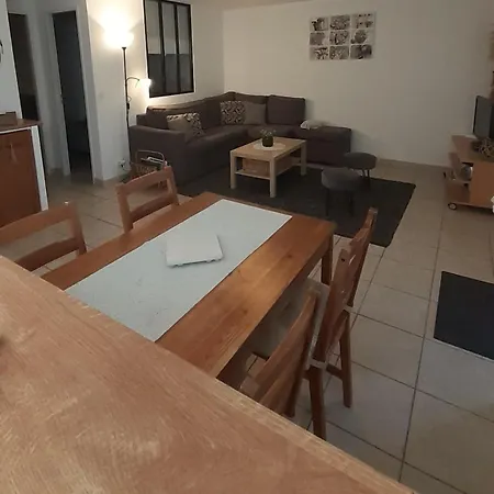 Appartement Bas De Villa, Vue Carqueiranne
