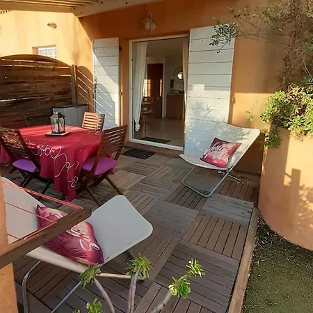Appartement Bas De Villa, Vue Carqueiranne